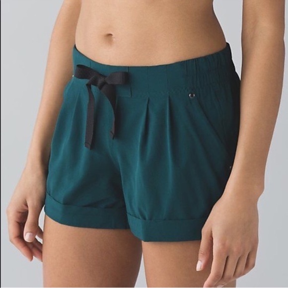 lululemon athletica Pants - lululemon Spring Break Away Short Size 10